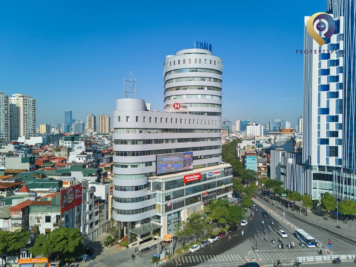 Toà nhà Viet-Tower nhìn từ trên cao với bầu trời xanh trong tại Quận Đống Đa, Hà Nội do Property Plus giới thiệu